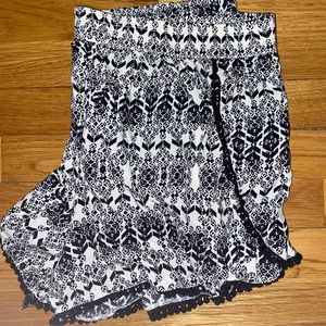 Printed stretchy flowy shorts
